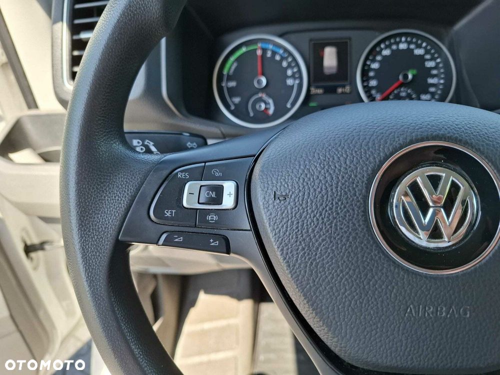 Volkswagen FURGON 3.640 35 100 kW AUTOMAT 1-G - 10