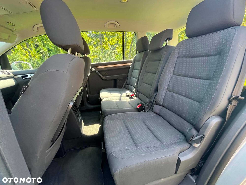 Volkswagen Touran - 6