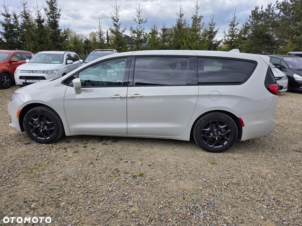Chrysler Pacifica - 2