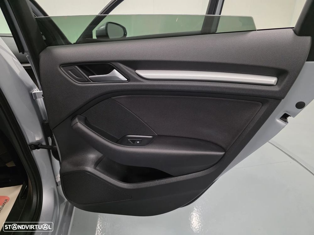 Audi A3 Sportback 1.6 TDI Design - 43