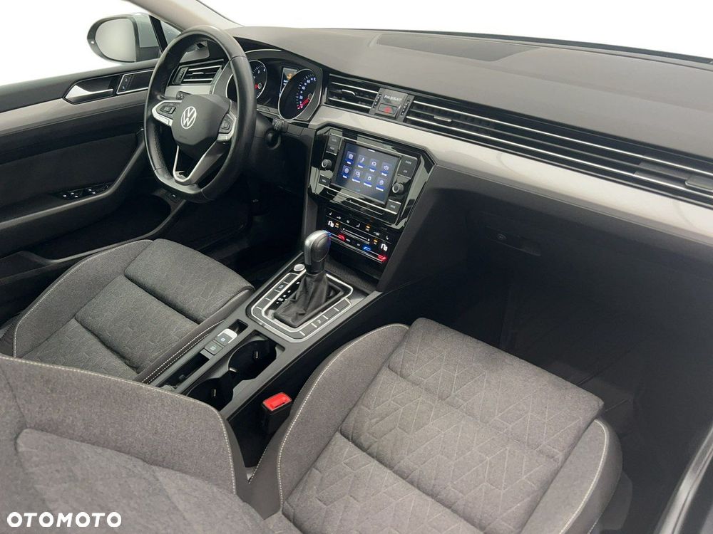 Volkswagen Passat - 13