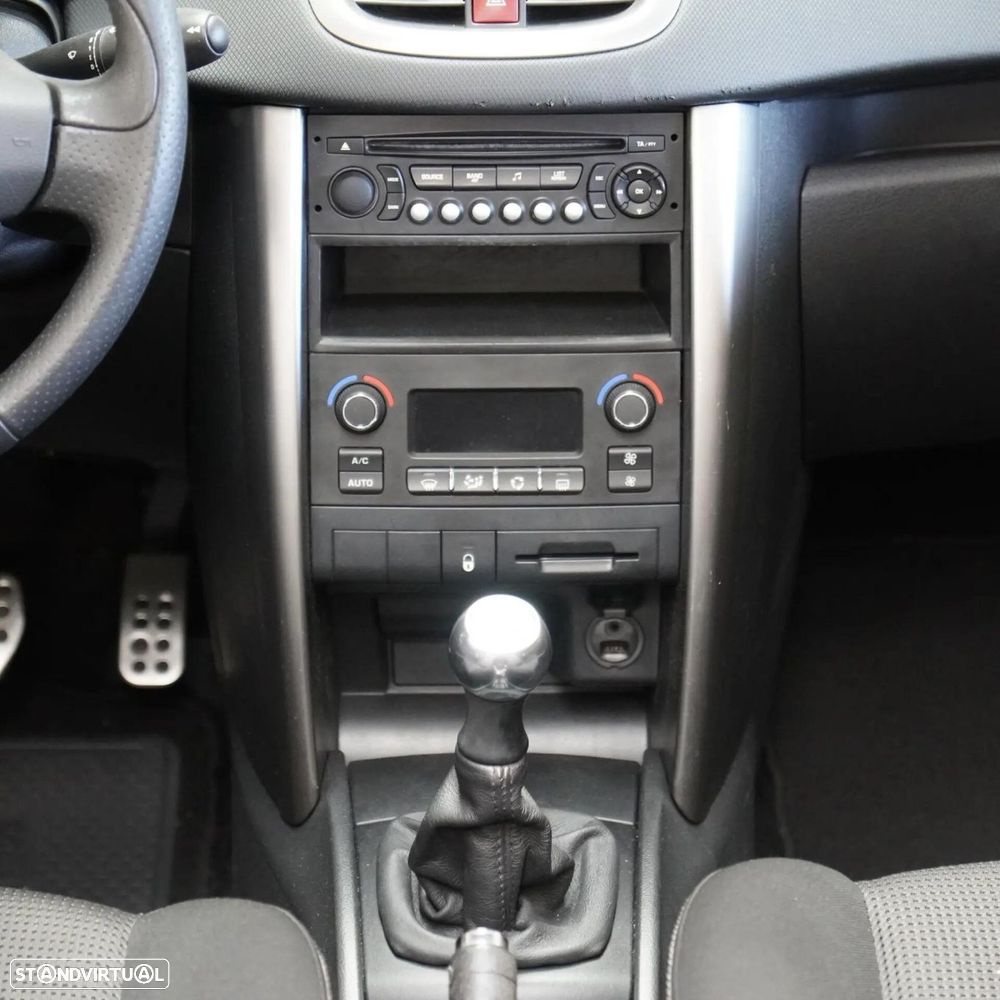 Peugeot 207 CC 1.6 SE 200 Anos - 17