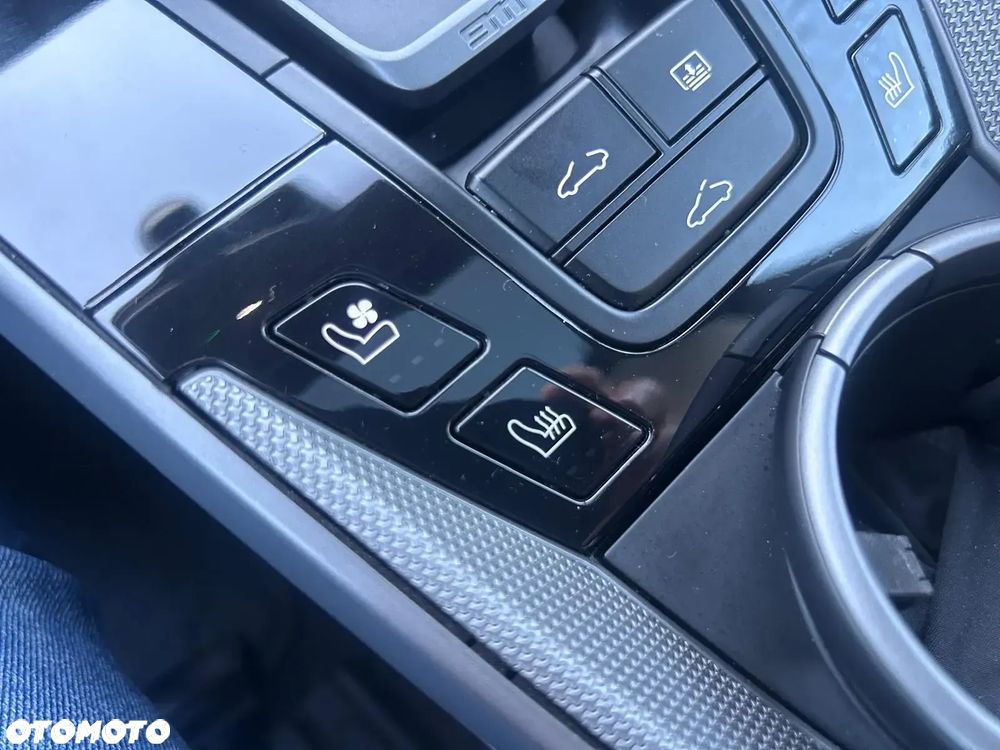 Porsche 911 Carrera 4S - 22