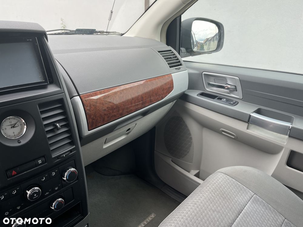 Chrysler Town & Country - 5