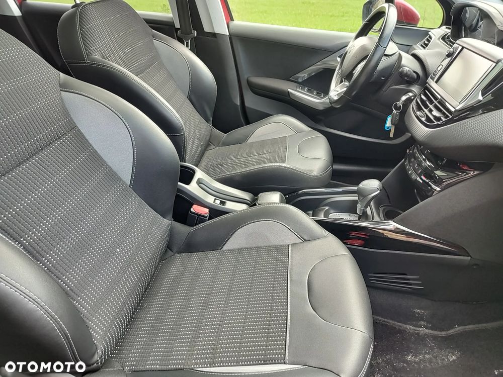 Peugeot 2008 1.2 Pure Tech Allure S&S EAT6 - 10