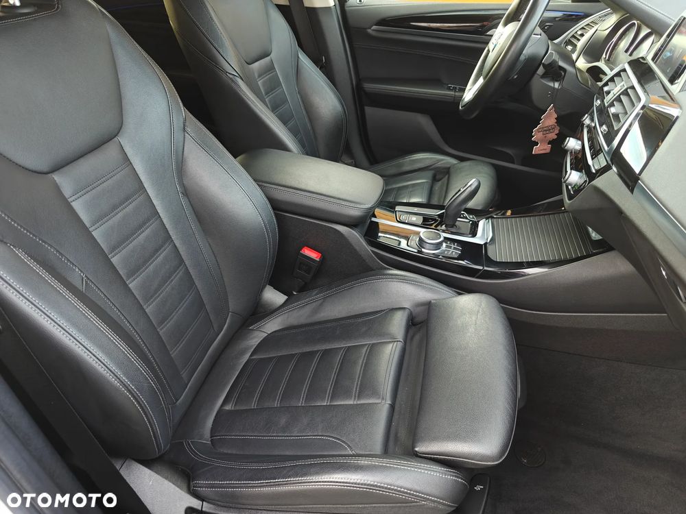 BMW X3 sDrive18d Luxury Line - 13