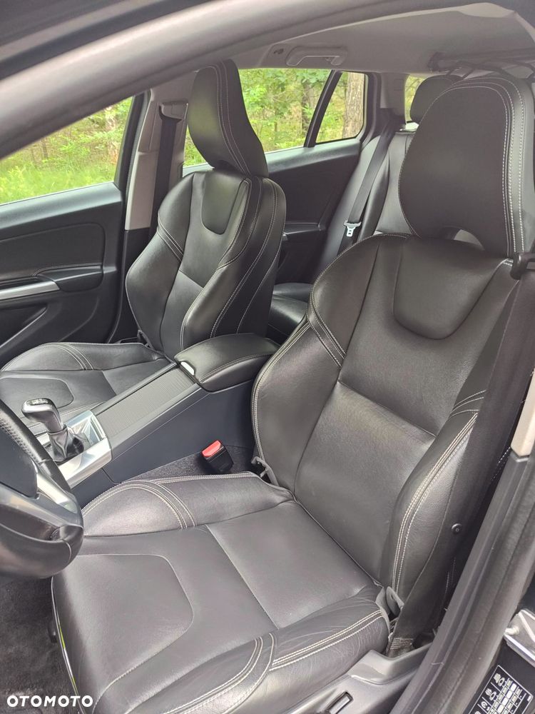 Volvo V60 D4 Momentum - 22