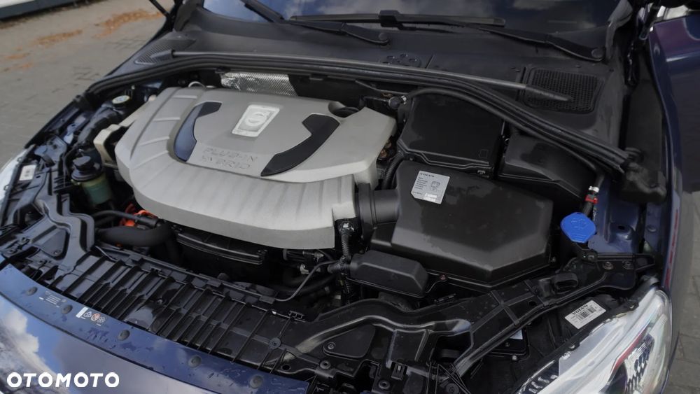 Volvo V60 D6 AWD Plug-in Hybrid Momentum - 38