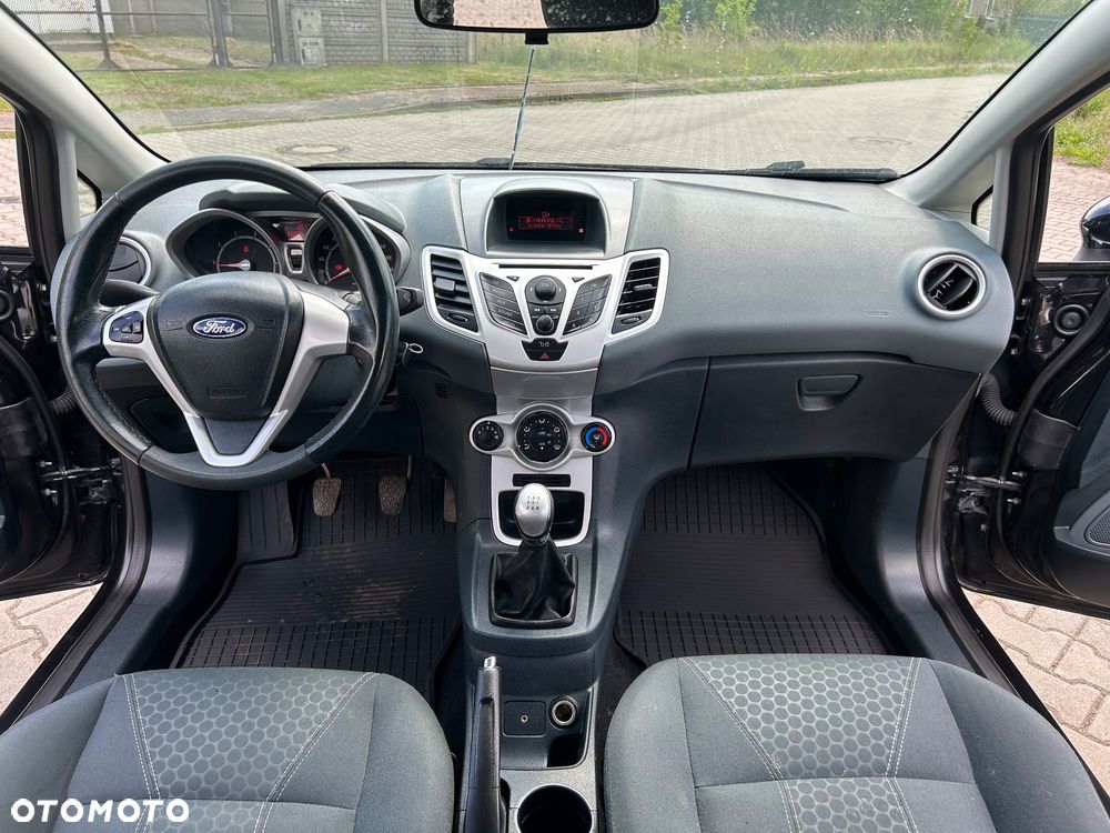 Ford Fiesta 1.4 Ghia - 21