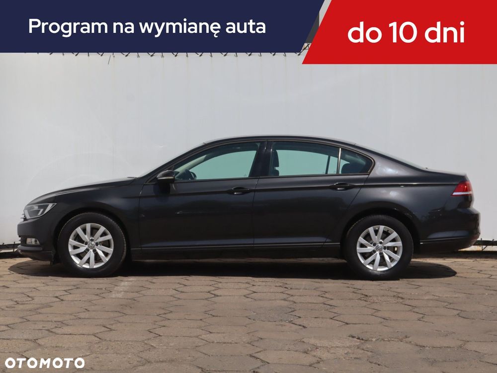 Volkswagen Passat - 4