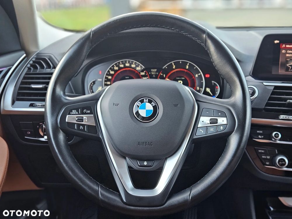 BMW X3 xDrive20d Luxury Line - 36