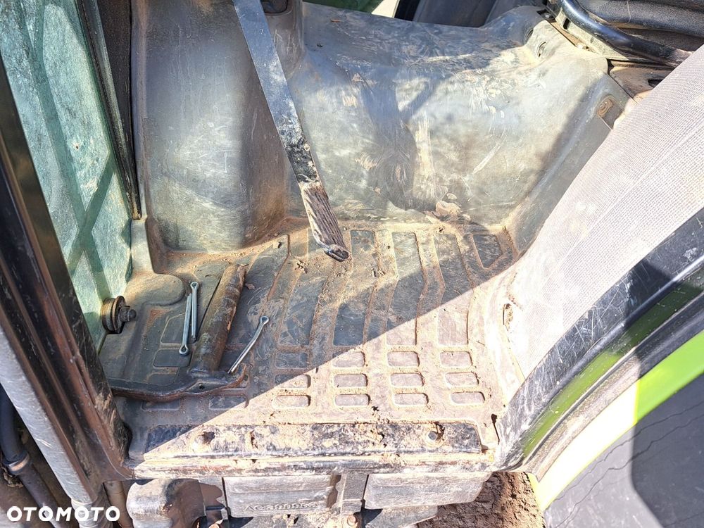 Claas Nexos 240F 4X4 - 13