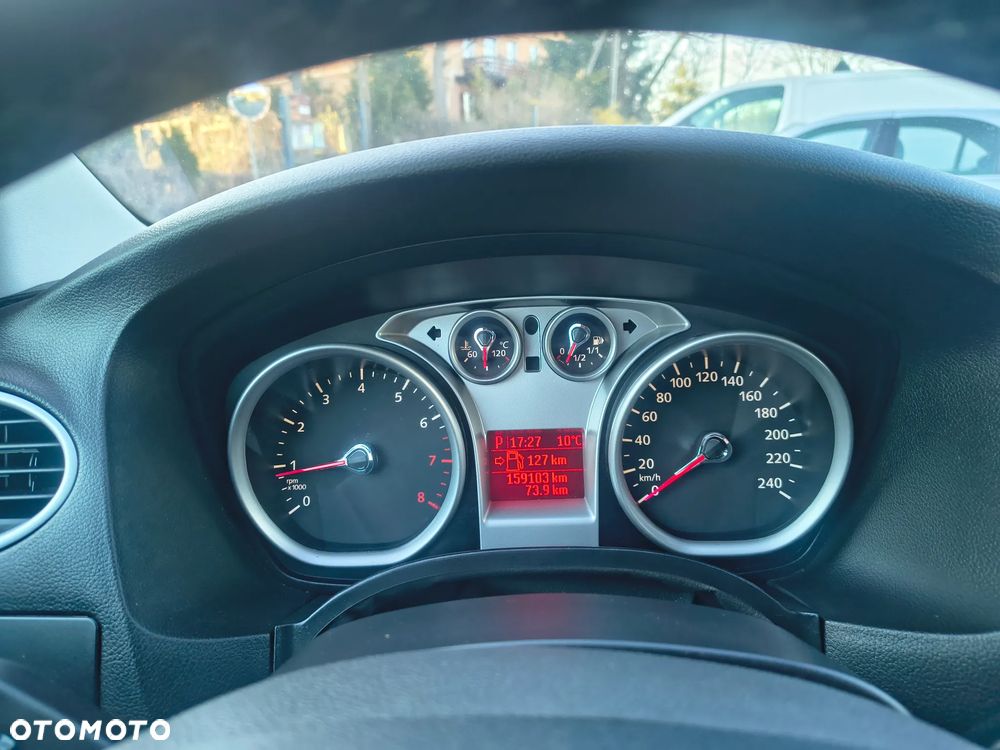 Ford Focus 1.6 Ghia - 24