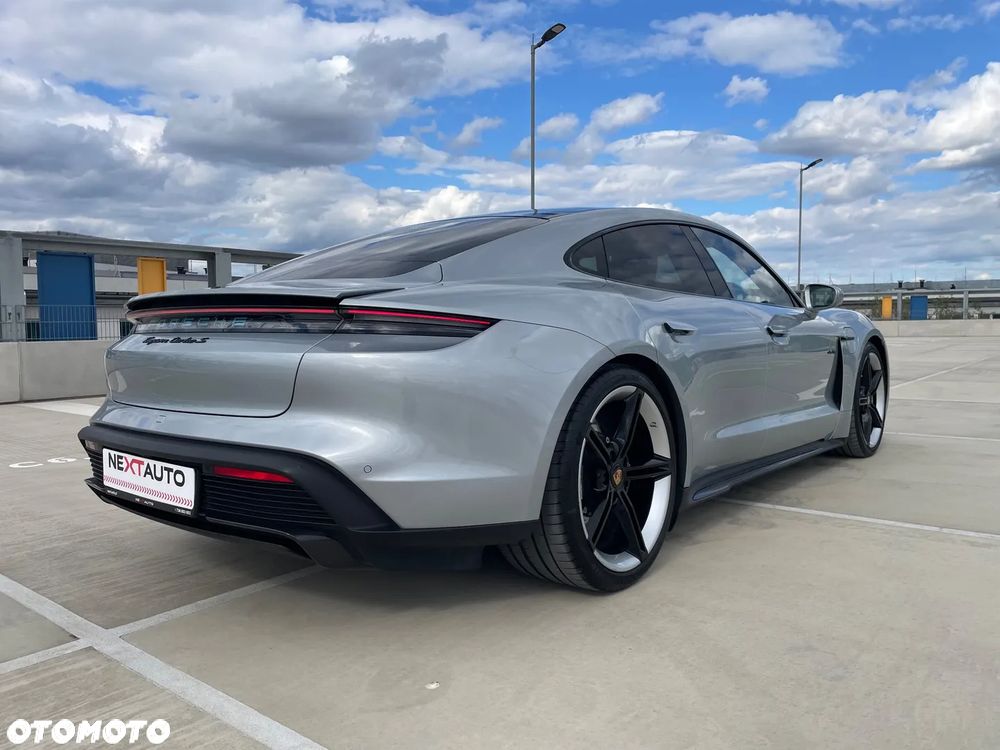 Porsche Taycan - 11