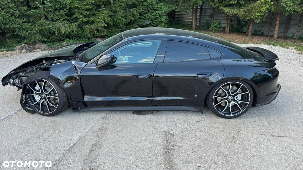 Porsche Taycan - 8