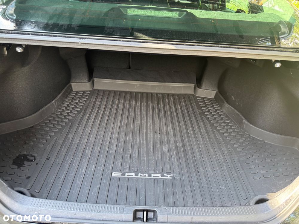 Toyota Camry 2.5 Hybrid Executive CVT - 27