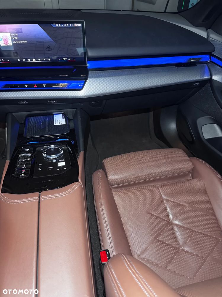 BMW Seria 5 550e xDrive PHEV - 16