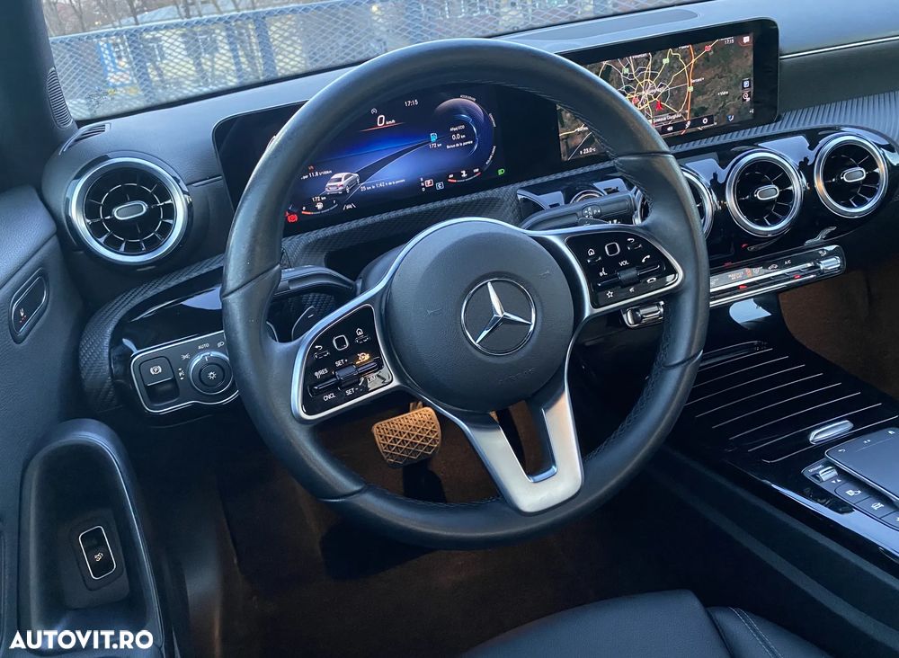 Mercedes-Benz A 200 7G-DCT - 11