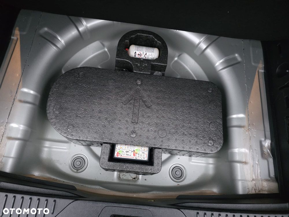 Ford Focus 1.5 EcoBlue Start-Stopp-System ST-LINE DESIGN - 20