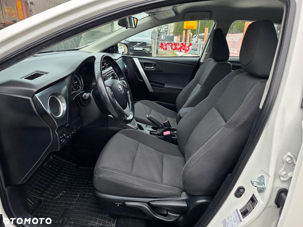 Toyota Auris - 11