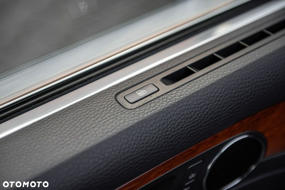 Volkswagen Phaeton - 30