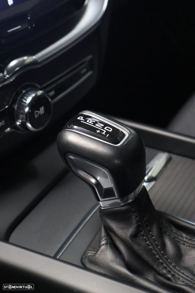 Volvo XC 60 D4 AWD Geartronic Momentum - 22