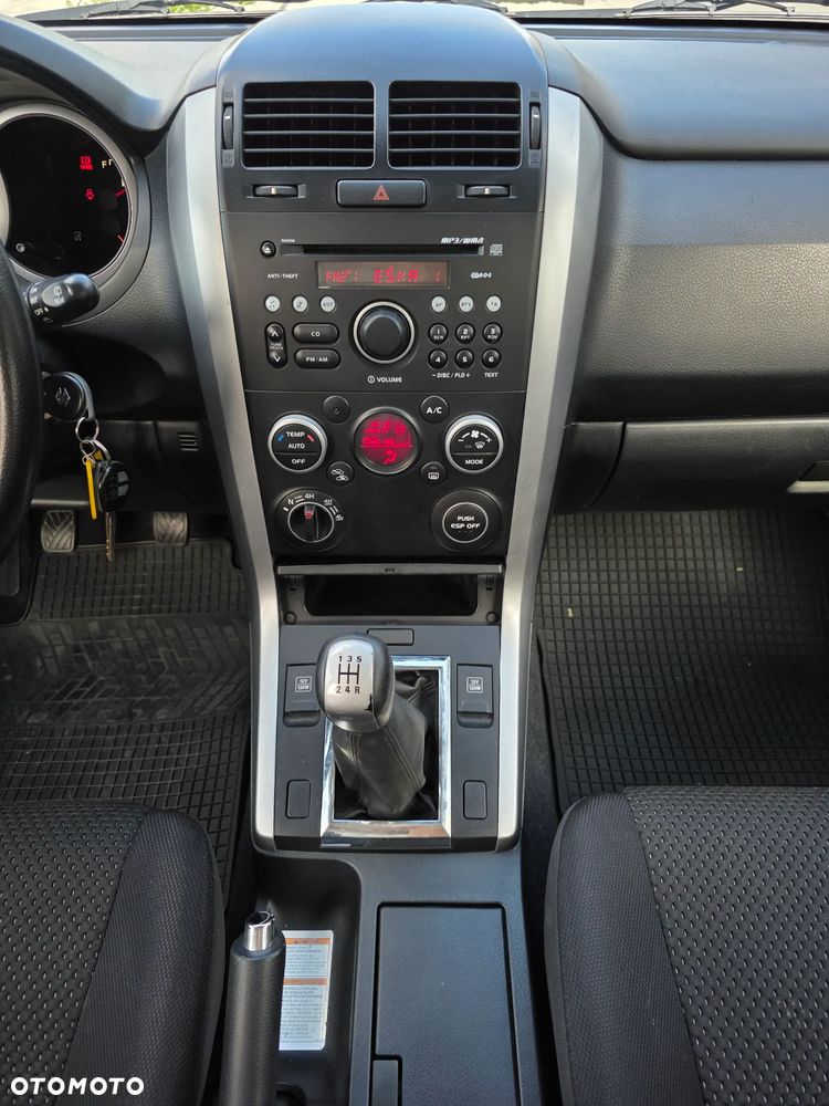 Suzuki Grand Vitara 2.4 Comfort - 12