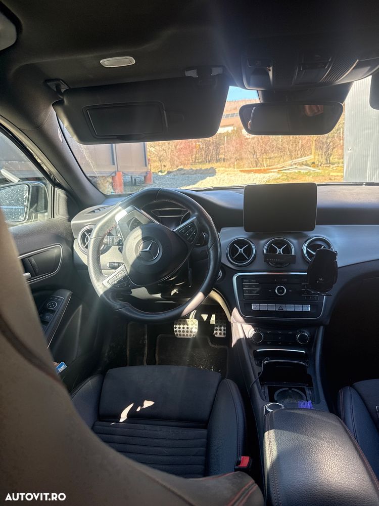 Mercedes-Benz GLA 200 7G-DCT - 5