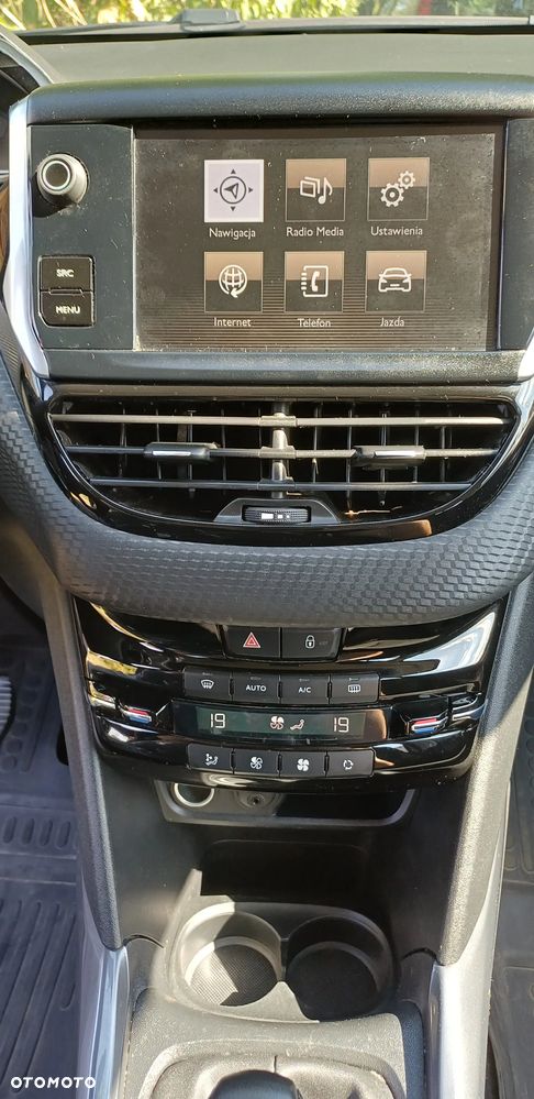 Peugeot 2008 1.2 Pure Tech Active S&S - 9