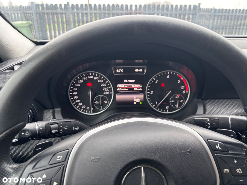 Mercedes-Benz GLA - 14