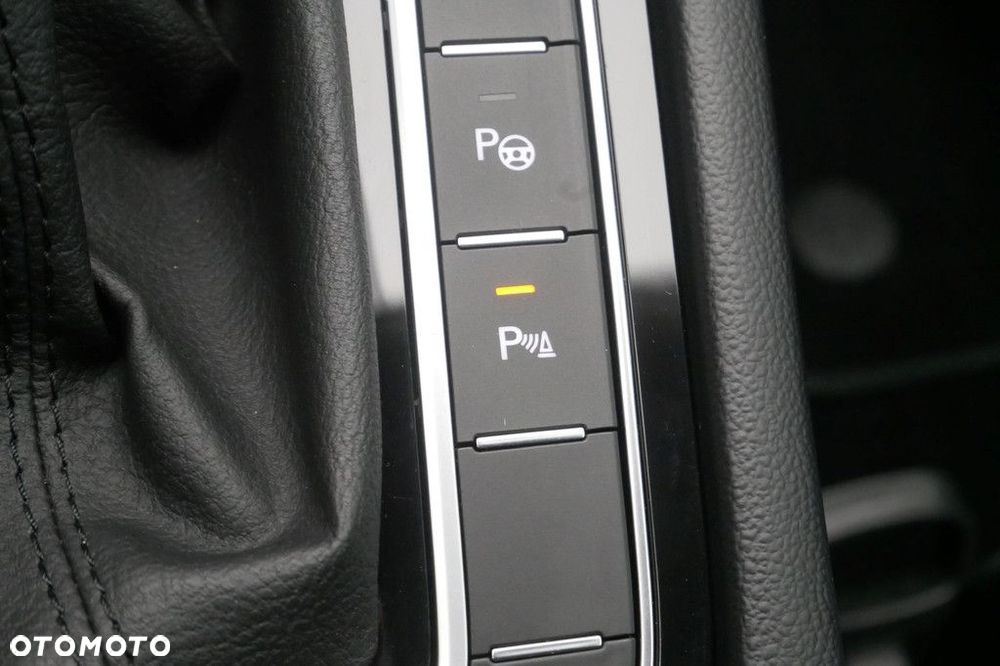 Volkswagen Passat Variant 2.0 TSI Elegance DSG - 20