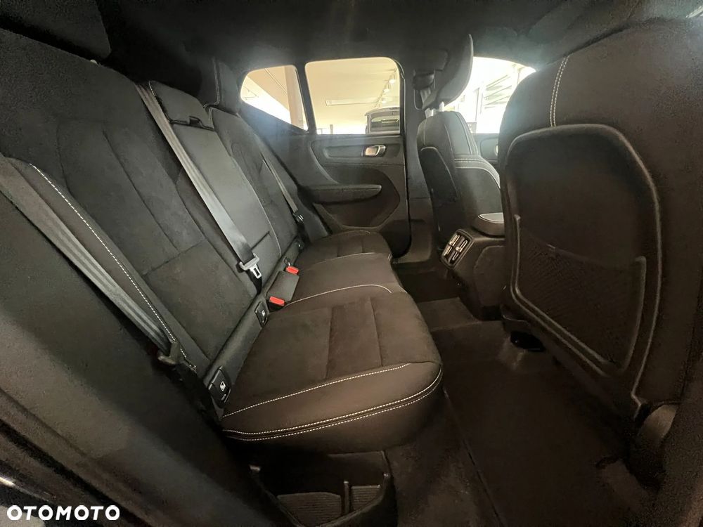 Volvo XC 40 B4 B DKG Ultra Black Edition - 12