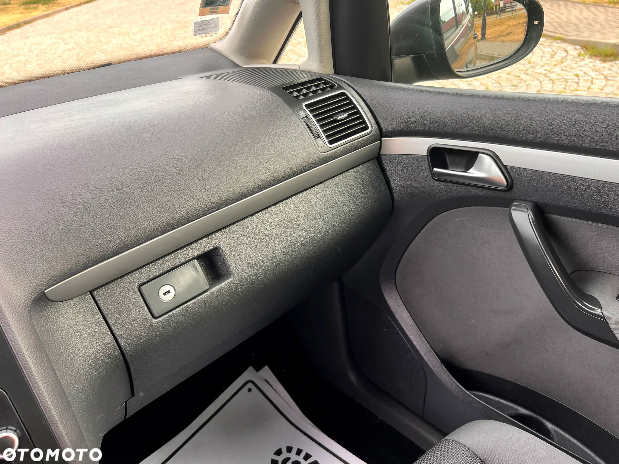 Volkswagen Touran 1.6 TDI DPF Highline - 29