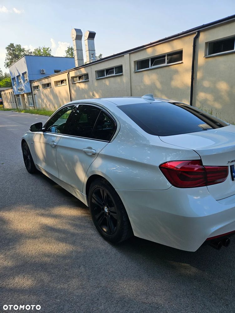 BMW Seria 3 330i xDrive - 10