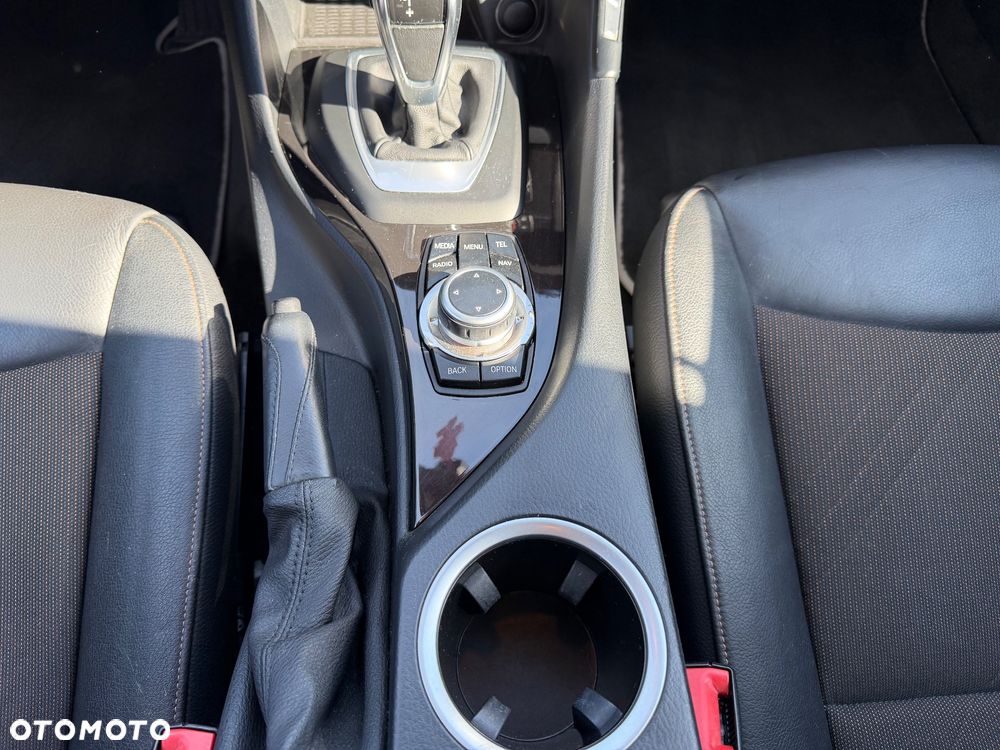 BMW X1 sDrive18d xLine - 19