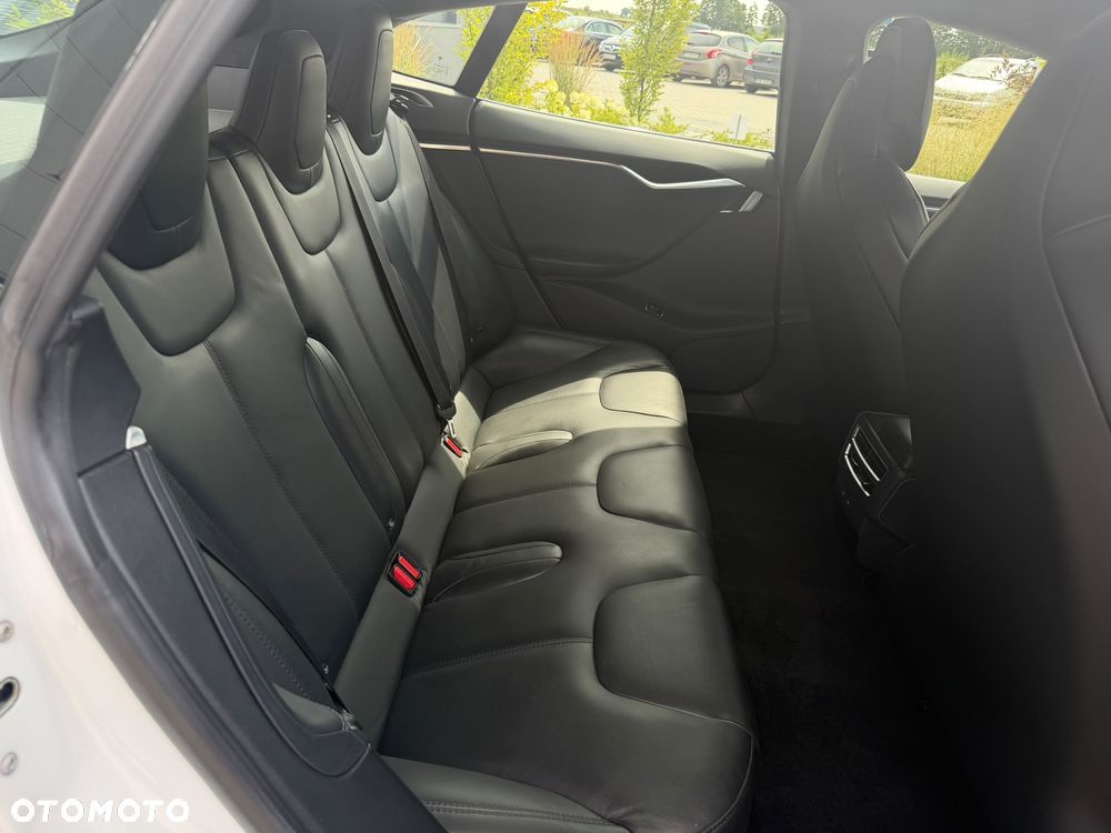 Tesla Model S - 27