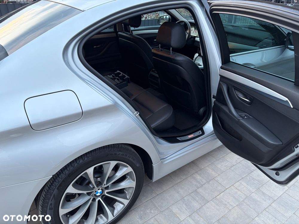 BMW Seria 5 520d xDrive - 15