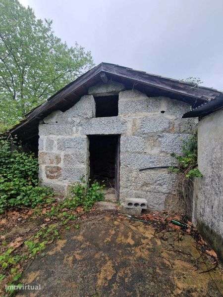 Quinta para restaurar perto da saída da A42 em Felgueiras - Grande imagem: 2/9