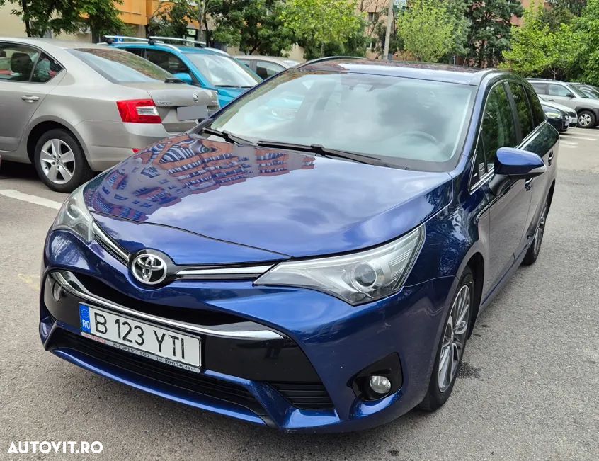 Toyota Avensis 2.0 D-4D Executive - 1