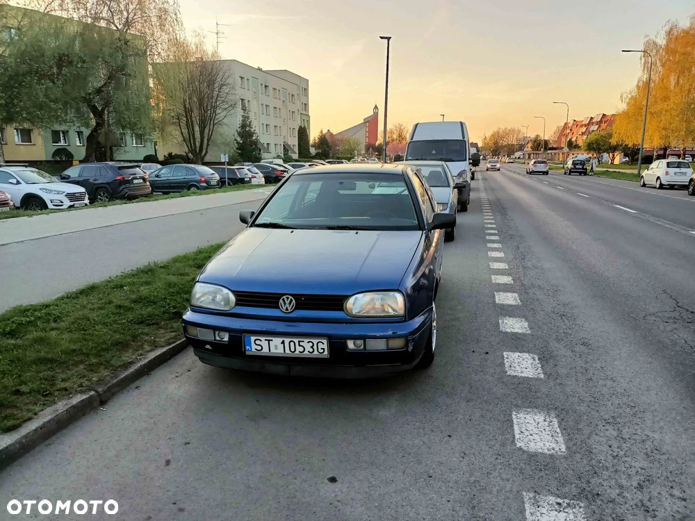 Volkswagen Golf 1.6 GL - 4