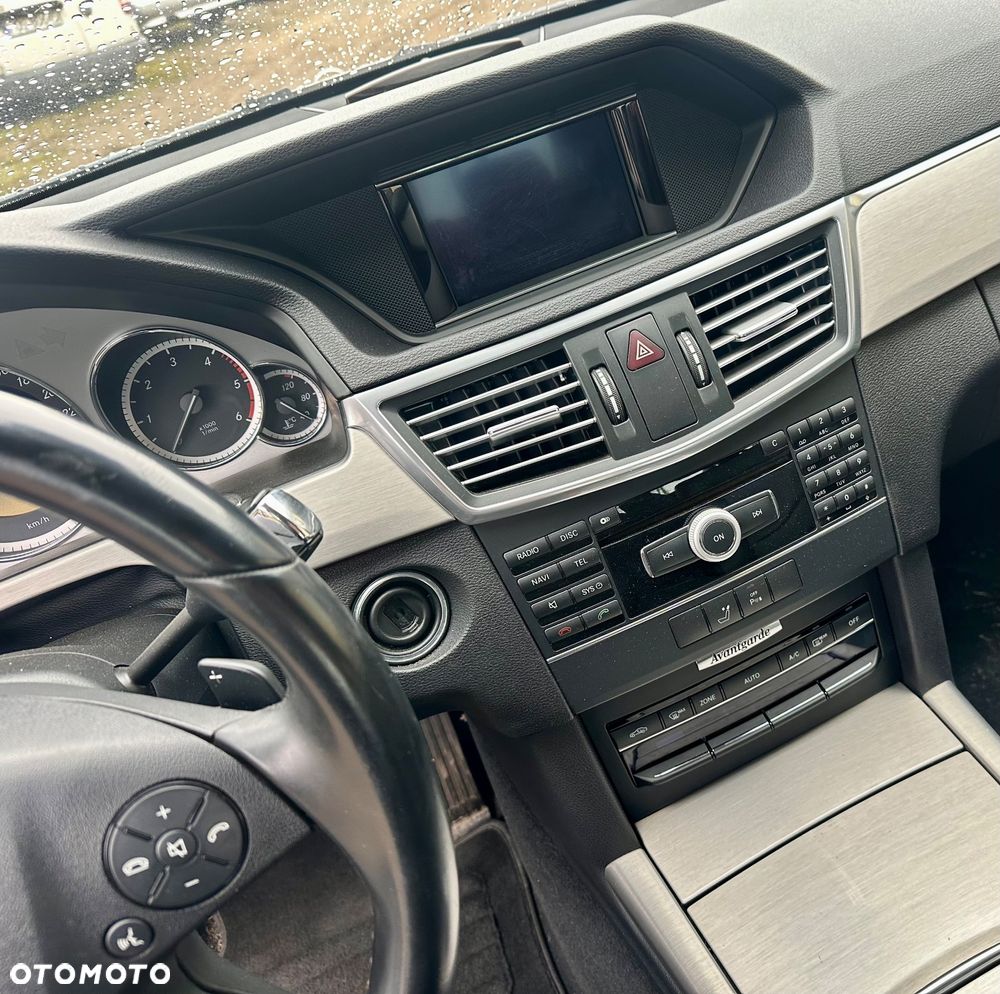 Mercedes-Benz Klasa E 300 CDI DPF BlueEFFICIENCY 7G-TRONIC Avantgarde - 15