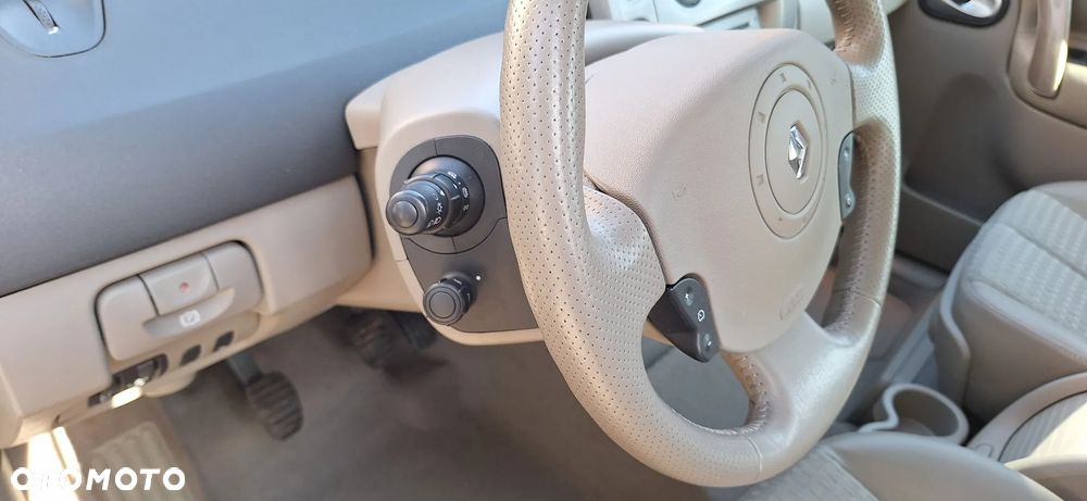 Renault Scenic 2.0 16V Luxe Expression - 12