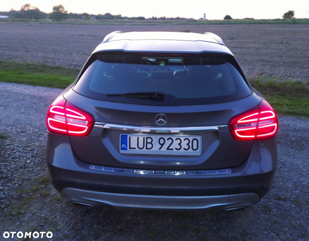 Mercedes-Benz GLA 180 Activity Edition - 9