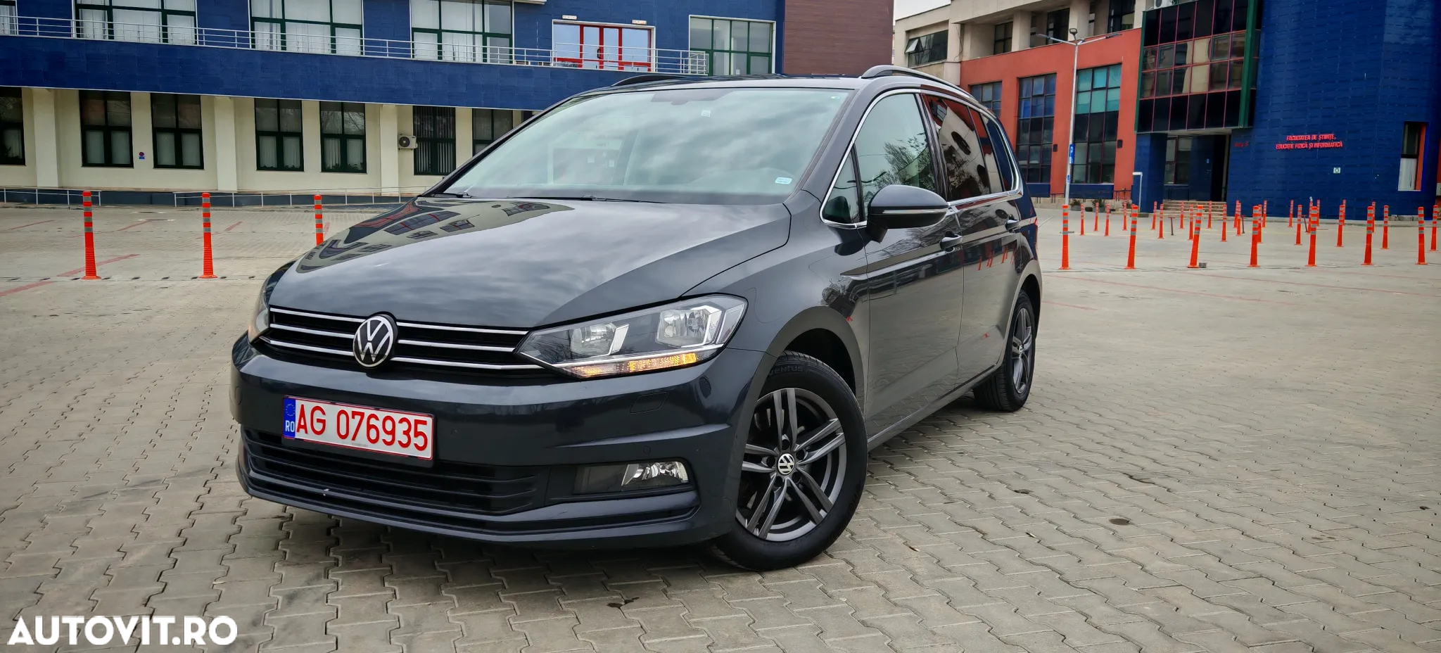 Volkswagen Touran 2.0 TDI DSG Comfortline - 4