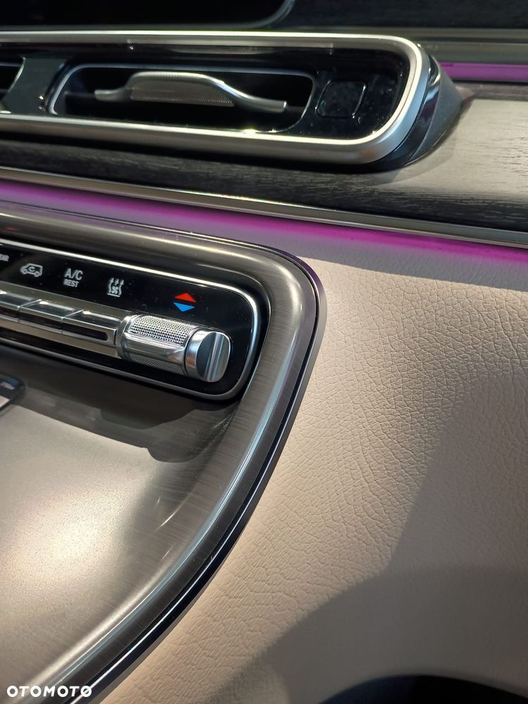Mercedes-Benz Klasa V 300 d 4-Matic Exclusive 9G-Tronic (d³ugi) - 29