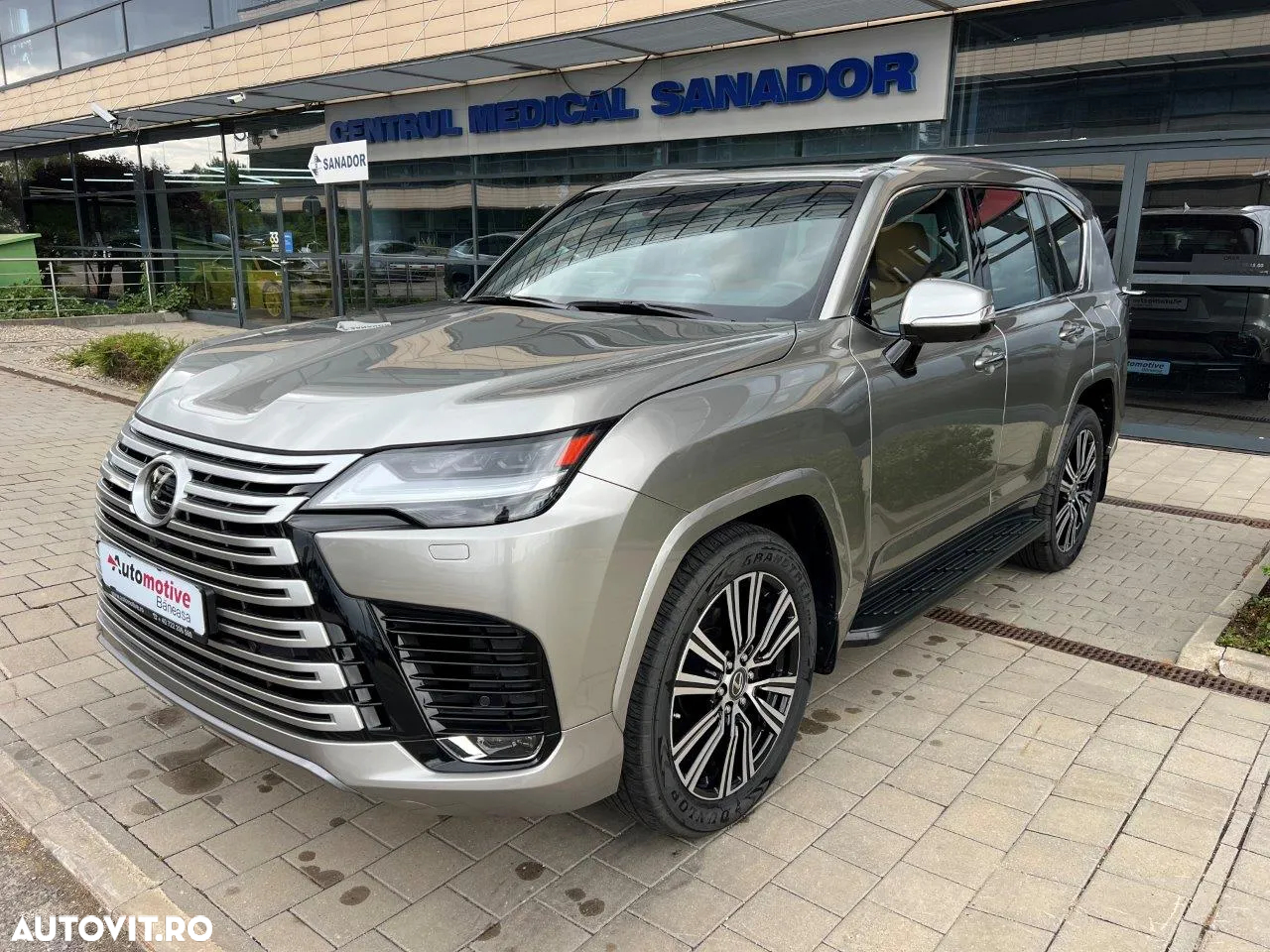 Lexus Seria LX - 3
