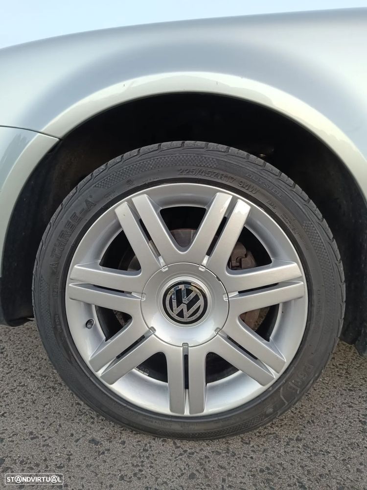 VW Passat 1.9 TDi Highline - 9