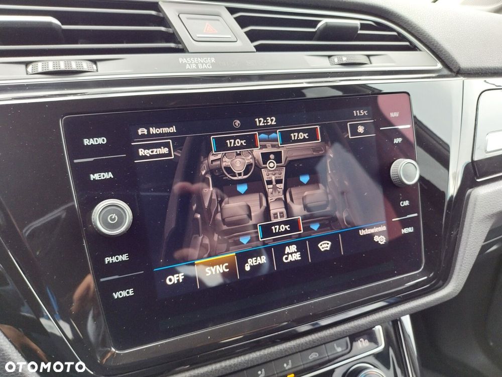 Volkswagen Touran - 25