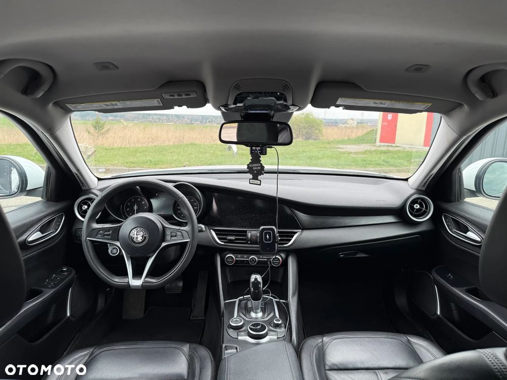 Alfa Romeo Giulia 2.0 Turbo 16V AT8 Veloce Ti - 12
