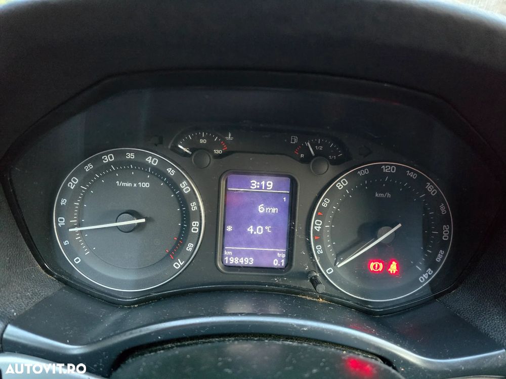 Skoda Octavia 2.0 FSI Trend - 11